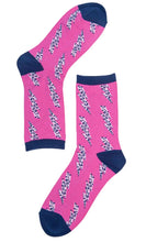 Load image into Gallery viewer, Womens Bamboo Socks Leopard Print Ankle Socks Lightning Bolt Pink

