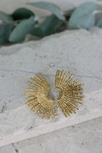 Load image into Gallery viewer, Sunray Earring in Gold
